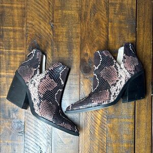 Vince Camuto Black & Brown Snakeskin Ankle Boots VC-Gigietta | Size 8
